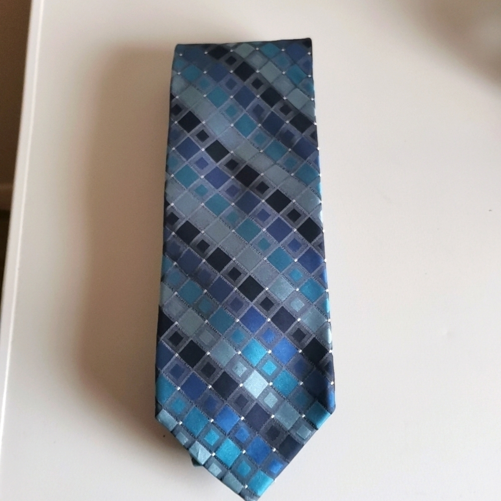 CALVIN KLEIN TIE.